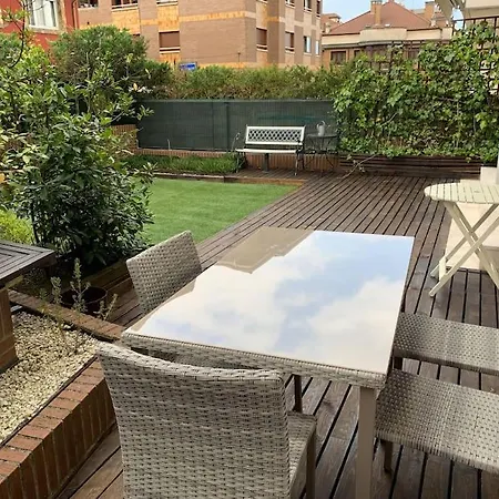 Apto Con Patio Parking Gratuito Anselmo Solar *